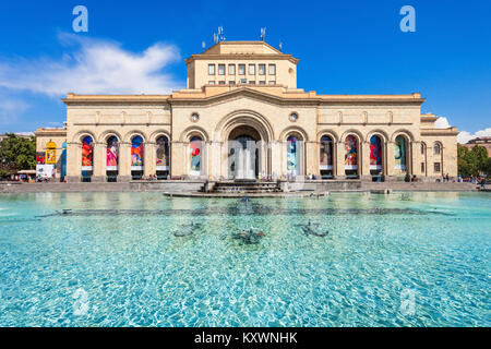 YEREVAN, Armenien - 28. SEPTEMBER 2015: Die Geschichte Museum und der Nationalgalerie von Armenien, am Platz der Republik in Eriwan, Armenien. Stockfoto