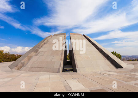 YEREVAN, Armenien - 29. SEPTEMBER 2015: tsitsernakaberd - der Völkermord an den Armeniern Gedenkstätte für die Opfer des Genozids an den Armeniern in Eriwan, Armenien. Stockfoto