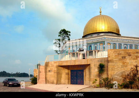 Modell oder Nachbildung der Felsendom islamischen Heiligtum, Jerusalem, an der islamischen Zivilisation Theme Park (ICTP), Kuala Terengganu, Malaysia Stockfoto