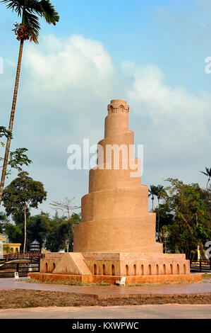 Modell oder Nachbildung der Großen Moschee von Samarra (848-851) Irak, Islamische Erbe Park oder Theme Park, Kuala Terengganu, Malaysia Stockfoto