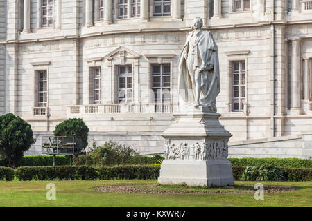 KOLKATA, INDIEN - November 23, 2015: George Curzon Vizekönig von Indien Monument an der Victoria Memorial in Kalkutta. Stockfoto