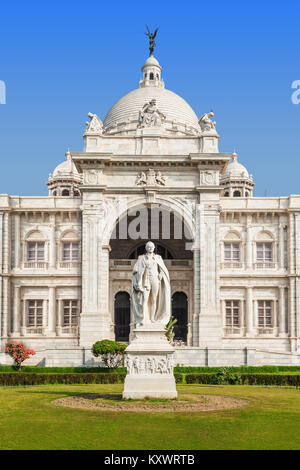 KOLKATA, INDIEN - November 23, 2015: George Curzon Vizekönig von Indien Monument an der Victoria Memorial in Kalkutta. Stockfoto