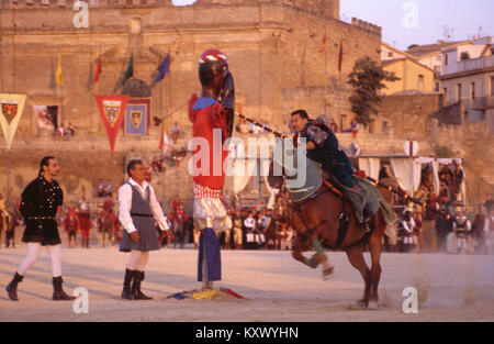 Palio der Normannen, Speicher, Riten, populäre Parteien, 2008, Italien. Stockfoto