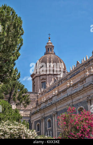 Die Kuppel der Kathedrale St. Agatha von Catania in Sizilien Stockfoto