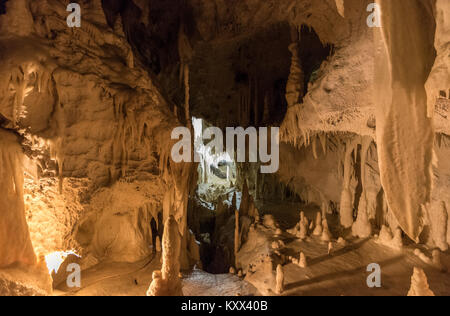 Grotte di Frasassi, Italien - die Grotten von Frasassi, eine sehr große Karsthöhle System in der Stadt Genga, Provinz Ancona, Marken, Italien Stockfoto