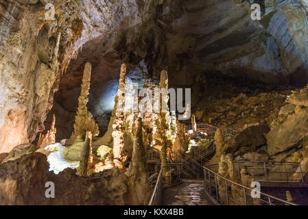 Grotte di Frasassi, Italien - die Grotten von Frasassi, eine sehr große Karsthöhle System in der Stadt Genga, Provinz Ancona, Marken, Italien Stockfoto