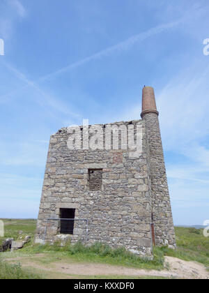 Stillgelegte Greenburrow Engine House, Ding Dong Tin Mine, Penwith Halbinsel, Cornwall, England, Großbritannien im Juni Stockfoto