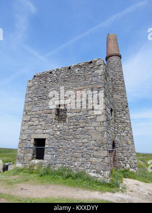 Stillgelegte Greenburrow Engine House, Ding Dong Tin Mine, Penwith Halbinsel, Cornwall, England, Großbritannien im Juni Stockfoto