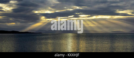 Sonnenuntergang über Skye und Loch Gairloch Stockfoto