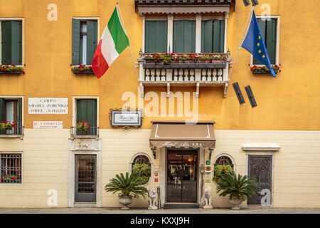 Fassade Detail an einem kleinen Kanal in Veneto, Venedig, Italien, Europa. Stockfoto