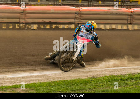 Riwne, Ukraine - 11. Oktober 2015: Unbekannte Reiter überwindet den Track am Open Cup Speedway zum Tag der Stadt Rivne Stockfoto