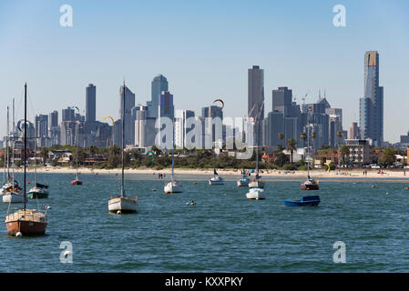 Im zentralen Geschäftsviertel von Melbourne in Victoria, Australien, gesehen von St Kilda Pier. Stockfoto