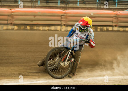 Riwne, Ukraine - 11. Oktober 2015: Unbekannte Reiter überwindet den Track am Open Cup Speedway zum Tag der Stadt Rivne Stockfoto