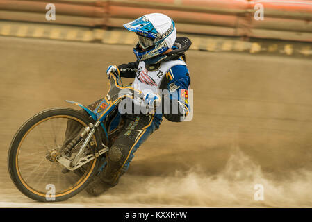 Riwne, Ukraine - 11. Oktober 2015: Unbekannte Reiter überwindet den Track am Open Cup Speedway zum Tag der Stadt Rivne Stockfoto