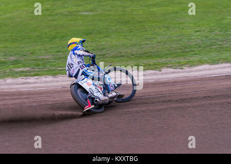 Riwne, Ukraine - 11. Oktober 2015: Unbekannte Reiter überwindet den Track am Open Cup Speedway zum Tag der Stadt Rivne Stockfoto