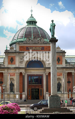 Kopenhagen, Dänemark - 14 August 2016: Art Museum in Kopenhagen, Ny Carlsberg Glyptotek Gebäude und Spalte. Das Museum wurde im Jahre 1906 eröffnet. Stockfoto