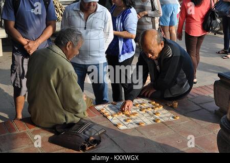 Ein SPIEL DER MAHNVERFAHREN (chinesisches Schach) Stockfoto
