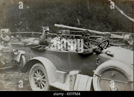 Am 12. September 1916 besuchte Erzherzog Karl von Österreich während des Ersten Weltkriegs das Kommando über die Dritte Division an der Turbatmündung, um die militärische Führung und strategische Operationen hervorzuheben. Stockfoto