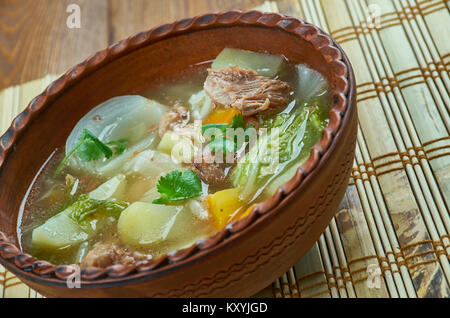 Slow Cooker Corned Beef und Kohl Suppe Stockfoto