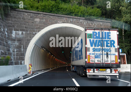 A13 Brenner Autobahn A13 Brenner Autobahn in Innsbruck, Tirol, Österreich. 8. August 2016 © wojciech Strozyk/Alamy Stock Foto Stockfoto