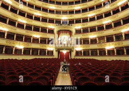 Person, Theater Alla Scala, 2013, Mailand, Italien. Stockfoto