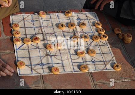 Ein SPIEL DER MAHNVERFAHREN (chinesisches Schach) Stockfoto