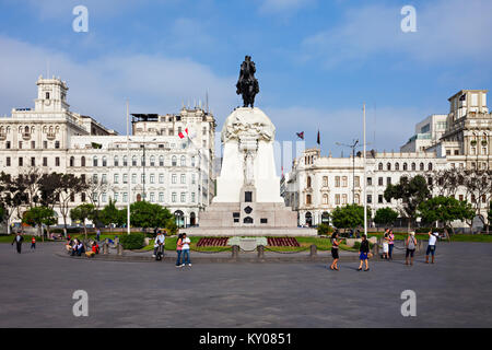 LIMA, PERU - 10. MAI 2015: Monument für Jose de San Martin auf der Plaza San Martín in Lima, Peru Stockfoto