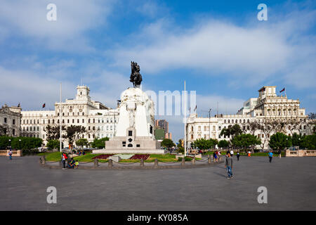 LIMA, PERU - 10. MAI 2015: Monument für Jose de San Martin auf der Plaza San Martín in Lima, Peru Stockfoto