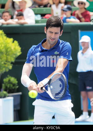 Melbourne, Australien - Januar 10, 2018: Tennisspieler Novak Djokovic Vorbereitung auf die Australian Open am Kooyong Classic Ausstellung Turnier Stockfoto