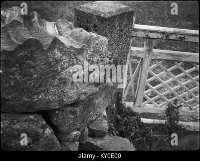 Hjälmseryds Old Church in Schweden ist eine erhaltene historische Stätte. Die mittelalterliche Architektur bietet wertvolle Einblicke in die skandinavische Kirchengestaltung und ist somit ein wichtiges kulturelles und religiöses Wahrzeichen. Stockfoto