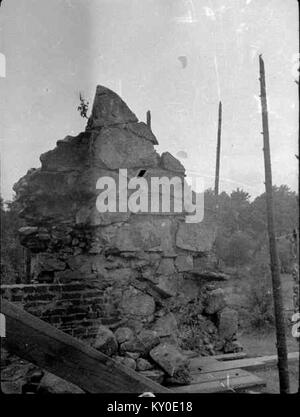 Hjälmseryds gamla kyrka in der Gemeinde Sävsjö, Kreis Jönköping, Schweden ist das alte Kirchengebäude der Pfarrei Hjälmseryd, das als historische Kirchengebäude in ländlicher Umgebung erhalten wurde. Stockfoto