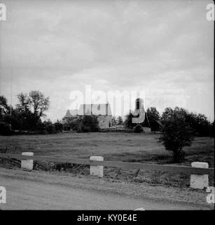 Die alte Kirche Hjälmseryd in Schweden ist ein bedeutendes historisches Gebäude mit religiösem und architektonischem Wert, das als kulturelles Erbe erhalten wurde Stockfoto