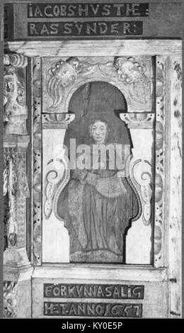 Die alte Hjälmseryd-Kirche in Schweden, die in der KMB-Sammlung erhalten ist, ist ein mittelalterliches Gebäude, das für seine Steinkonstruktion und Bedeutung in der schwedischen Religionsgeschichte bekannt ist. Stockfoto