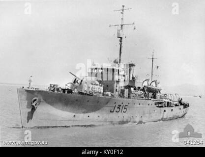 Die HMAS Wagga war eine 1942 in Auftrag gegebene Korvette der Bathurst-Klasse, die während des Zweiten Weltkriegs in den Gewässern Neuguineas diente. Nach dem Krieg diente es als Ausbildungsschiff, bis es 1960 stillgelegt wurde, was das Ende seines Dienstes in der Royal Australian Navy bedeutete. Stockfoto