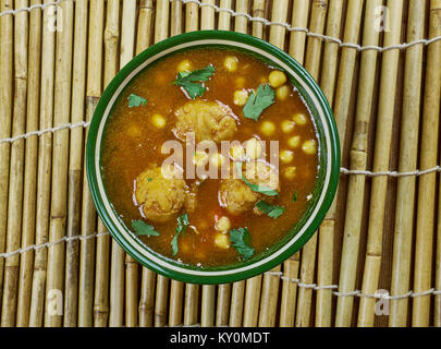 Analı kızlı Suppe-Suppe von Süden und Südosten der Türkei mit Frikadellen, Tomate, Bulgur, und Kichererbsen Stockfoto