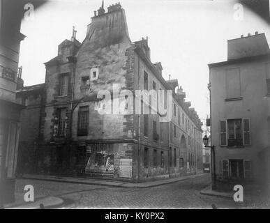 Fotografie von Hôtel Scipion in der Rue Scipion, Paris, aufgenommen von Eugène Atget im Jahr 1899, in dem die architektonischen Details und der historische Kontext festgehalten werden. Stockfoto
