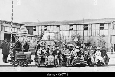 Erste elektrische Lokomotive, 1879 durch Werner von Siemens gebaut Stockfoto