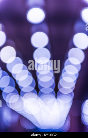Abstrakte bokeh Hintergrund der blaue Lichter in der Gasse Gang zu verlassen. Stockfoto