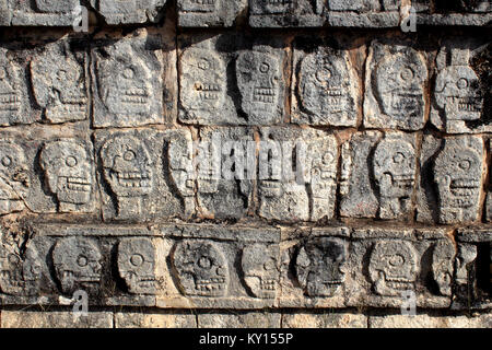 Wand der Schädel, Chichen Itza, Mexiko Stockfoto