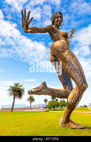 SAN FRANCISCO - Okt 21:40-Fuß-mesh Skulptur einer Frau namens Bliss Tanz der Künstler Marco Cochrane auf Treasure Island in San Francisco am Okt. 21,2012 Stockfoto