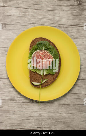Kreative Idee für Sandwich mit einfachen Zutaten Stockfoto
