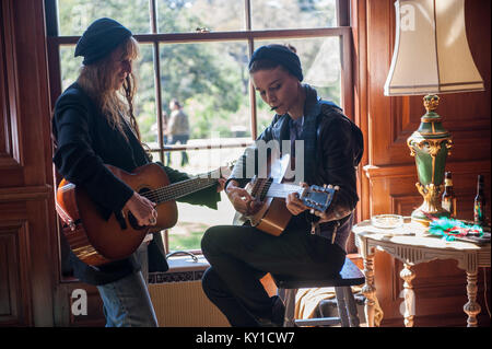 Erscheinungsdatum: März 17, 2017 TITEL: Song zu Song STUDIO: breiten, grünen Bilder Regie: Terrence Malick PLOT: Zwei sich schneidende Liebe Dreiecke. Obsession und Verrat gegen die Musik Szene in Austin, Texas. In den Hauptrollen: ROONEY MARA als Faye. (Bild: © breiten, grünen Bilder/Unterhaltung Bilder) Stockfoto