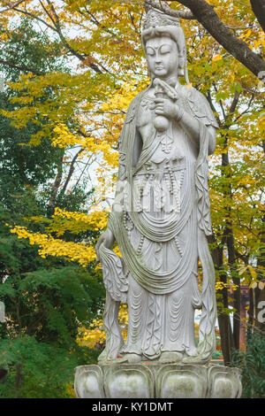 Chinesische Göttin an Zojoji Tempel in Tokio Tokio, Japan - 25. NOVEMBER: Chinesische Göttin an Zojoji Tempel in Tokio, Japan, am 25. November 2013. Die Gut Stockfoto