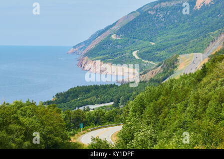 Der Cabot Trail ein Scenic Highway entlang der zerklüfteten Küste von Cape Breton Island, Nova Scotia, Kanada. Stockfoto