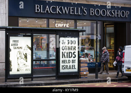 London, Großbritannien. 11. Januar, 2018. Protest Schablonen Hervorhebung der Inhaftierung durch die israelischen Behörden der 16-jährigen palästinensischen Ahed Tamimi, sowie Stockfoto