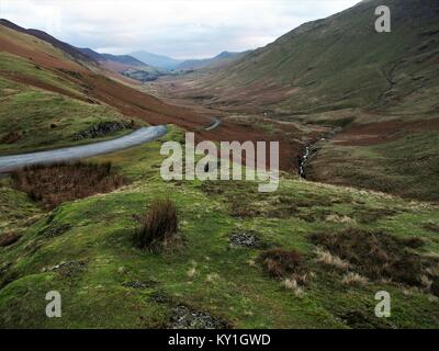 Auf der Suche der Newlands Valley Pass nach Keswick, Lake District National Park, Cumbria, Vereinigtes Königreich Stockfoto