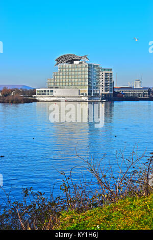 Die St. David Hotel, ein 5 Sterne luxus Hotel durch den Auftraggeber Hotel Company Über von Cardiff Bay gesehen. Stockfoto