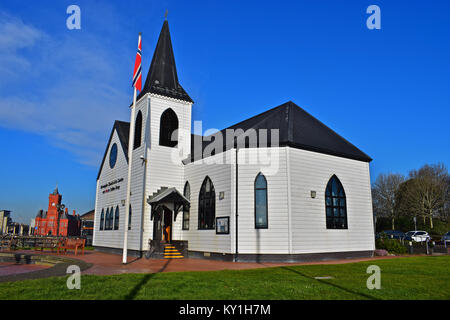 Die Norwegische Kirche in Cardiff Bay war ursprünglich eine lutherische Kirche aber ist jetzt ein Arts Center/Cafe. Roald Dahl der Autor hier im Jahr 1916 getauft wurde. Stockfoto