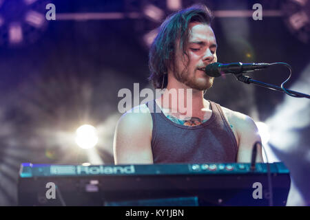 Isländischer Musiker, Sänger und Songwriter Ásgeir Trausti führt ein Live Konzert bei den Danish Music festival Roskilde Festival 2013. Dänemark, 07.07 2013. Stockfoto
