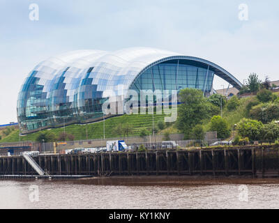 Ein Blick auf Sage Gateshead, einer Konzerthalle und dem Zentrum für musikalische Bildung, in Gateshead in Großbritannien. Stockfoto